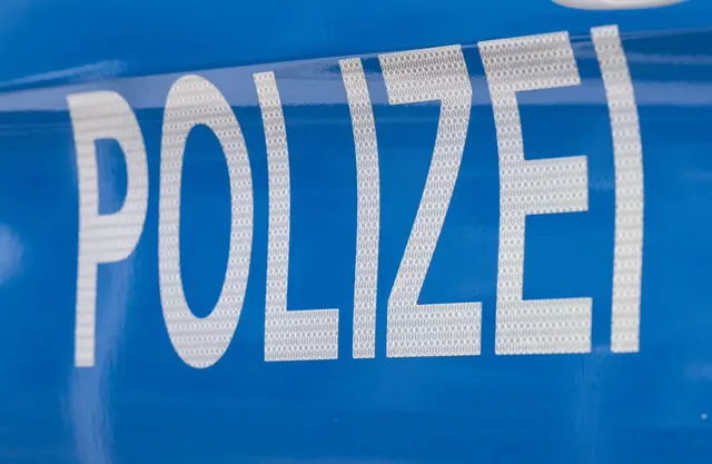 Die Ermittler fahnden nun öffentlich nach dem 30-Jährigen. (Symbolbild) | Foto: Boris Roessler/dpa