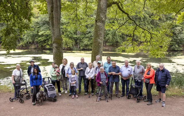 Knapp 20 Gäste waren zur ersten Senioren- und Inklusionswanderung der Kreisverwaltung Kaiserslautern um die Schwarzweiher bei Enkenbach-Alsenborn gekommen | Foto: Kreisverwaltung Kaiserslautern/Reiner Voß