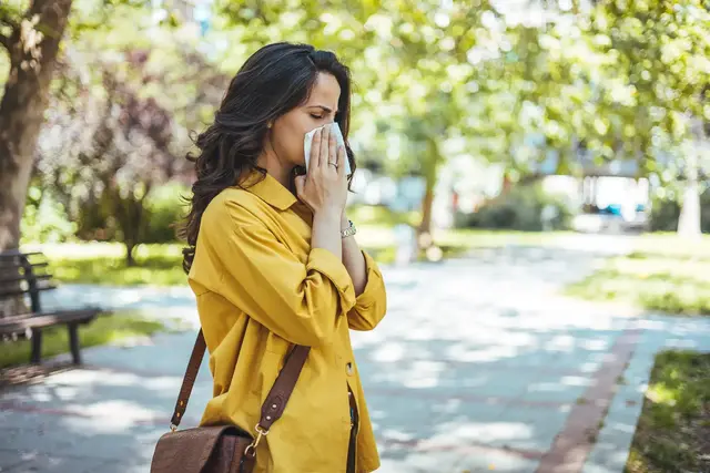 Symbolbild: Wer auf Äpfel allergisch reagiert, findet mit POMPUR eine als allergikerfreundlich zertifizierte, allergenärmere Alternative. Die BLE ordnet die Entwicklung über Tests, Förderung und klinische Untersuchungen ein. | Foto: Dragana Gordic/stock.adobe.com