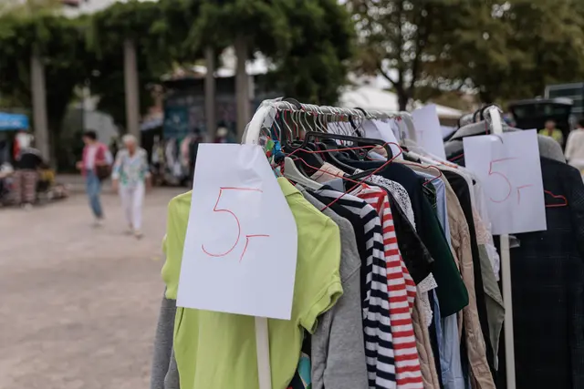 Shopping: Beim verkaufsoffenen Sonntag nutzten zahlreiche Besucher die Gelegenheit zum Bummeln und Shoppen in der Rheinstraße. | Foto: Paul Needham