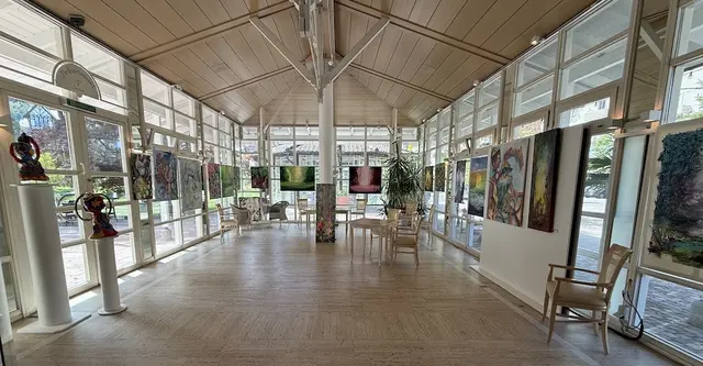 Die Wandelhalle des Kurhauses in Bad Herrenalb hat Licht und Weite. Ideal für unsere Kunst.