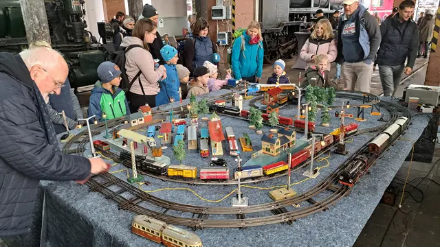 Lokführer-Feeling, Spielecke und Modellbahn: Beim Kinderfest im Eisenbahnmuseum der Pfalz kommen junge Eisenbahnfans auf ihre Kosten. | Foto: Hark-Oluf Asbahr