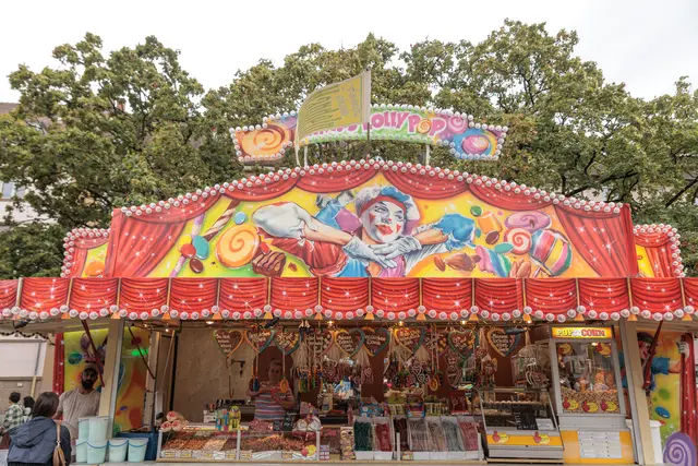 Jahrmarkt: Fahrgeschäfte, Buden und kulinarische Angebote sorgten auf dem Fliederplatz für buntes Jahrmarkttreiben. | Foto: Paul Needham