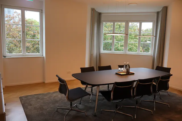 Besprechungsräume im OG. Das Gebäude verfügt über vier Erker an jeder Ecke der Villa.  | Foto: JG