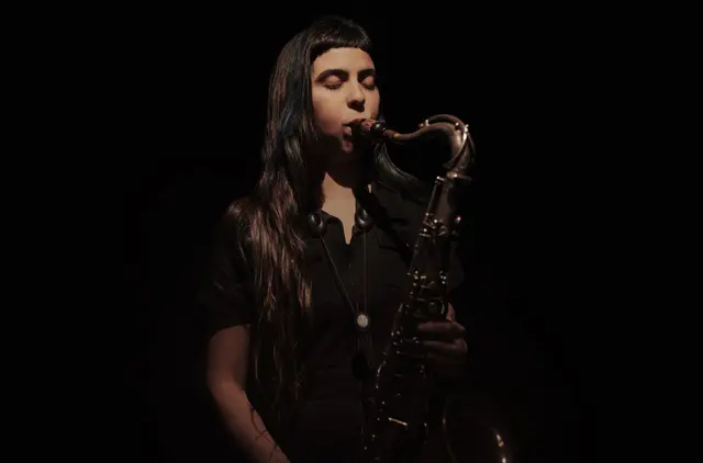 Camila Nebbia: Die Saxofonistin und Videokünstlerin leitet das SWR NEWJazz Meeting 2026 und präsentiert die neue Performance im Oktober in Ludwigshafen und Schorndorf. | Foto: SWR - Südwestrundfunk, Foto: Dovile Sermokas
