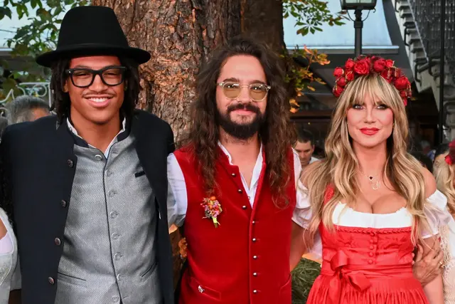 Henry Samuel (l-r), Tom Kaulitz und Heidi Klum, Erna Klum, stehen im Innenhof des Hofbräuhauses vor dem roten Teppich von Klums "HeidiFest". | Foto: Felix Hörhager/dpa