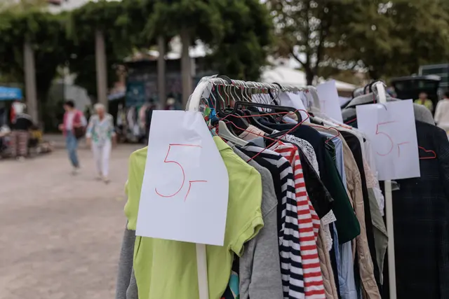 Shopping: Beim verkaufsoffenen Sonntag nutzten zahlreiche Besucher die Gelegenheit zum Bummeln und Shoppen in der Rheinstraße. | Foto: Paul Needham