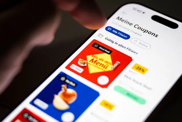 Lidl ködert Kunden in seiner App mit zusätzlichen Rabattaktionen. | Foto: Philip Dulian/dpa