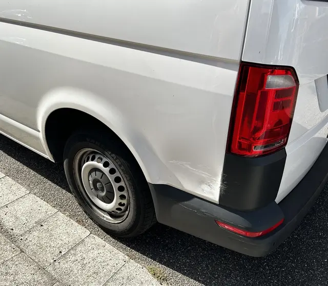 Beschädigungen am Fahrzeug | Foto: Polizei Annweiler