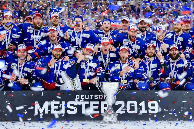 Viele DEL-Trainer sehen das Ende der Titel-Durststrecke für die Adler Mannheim gekommen. (Archiv) | Foto: Uwe Anspach/dpa