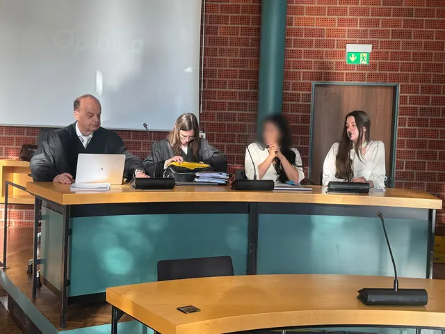 Die Kieferorthopädin muss sich wegen gefährlicher Körperverletzung verantworten.  | Foto: Aleksandra Bakmaz/dpa