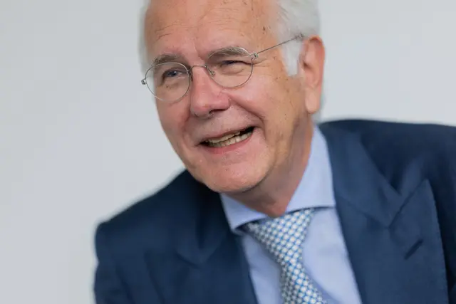 Harald Schmidt, Moderator, Musiker und Schauspieler, spricht bei einem Interview der dpa Deutsche Presse-Agentur. | Foto: Rolf Vennenbernd/dpa