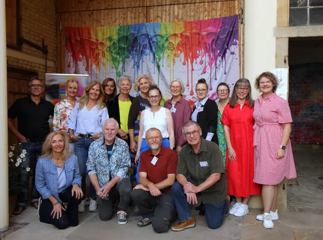 v.l.n.r. Hans-Jürgen Mayer, Anna Susanne Schell-Strobel, Sabine Schmitz, Daniela Olbert-Sinn, Edda Henßler, Sandra Braun, Nadine Becker, Gabriele Schmidt, Melanie Völker, Katrin Kirchner, Maike Müller, Yvonne Wittmann, Patricia Heß, Michael Kunz, Reinhard Sommer, Bernhard Schneider   | Foto: Müller Maike