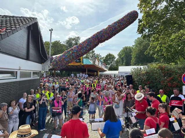 Typische Traditionen wie der Kerwestrauß prägen am Wochenende vom 18. bis 20. September wieder viele Feste in der Pfalz – hier in Siegelbach. | Foto: KKJ Siegelbach