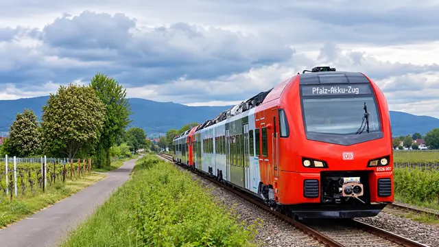 Ab 21. September sollen erstmals neue Akku-Züge im regulären Personenverkehr in den Testbetrieb gehen | Foto: Fritz Engbarth/ZÖPNV