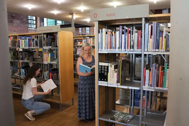 Am Donnerstag schließt die Stadtbibliothek Landau bereits um 17 Uhr. | Foto: Stadt Landau