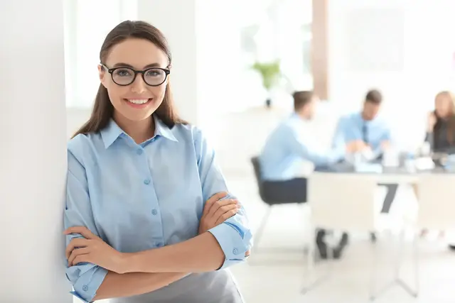 Im Berufsalltag sorgt ein Qualitätsmanagementsystem für feste Abläufe und klare Zuständigkeiten. Mit der ISO 9001:2026 müssen zertifizierte Unternehmen ihre Prozesse innerhalb der Übergangsfrist gezielt nachschärfen. | Foto: Africa Studio/stock.adobe.com