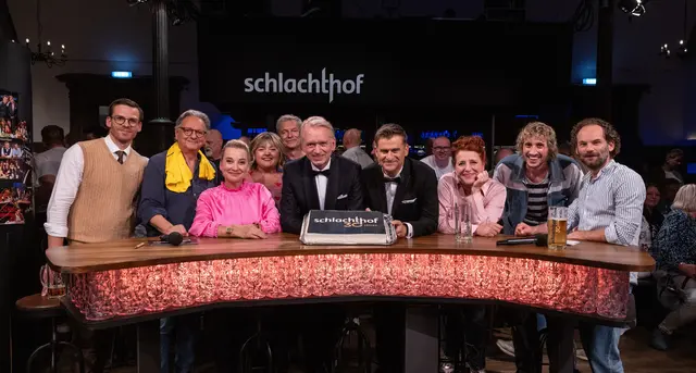 schlachthof: Die Jubiläumsshow zum 30. Geburtstag bringt zahlreiche Kabarettgäste für Bühne und Talk-Tresen zusammen. | Foto: BR Bayerischer Rundfunk, Foto: Markus Konvalin