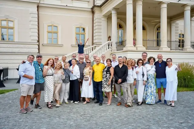  Anschließend führte sie das Projekt nach Rumänien, wo Pazzi im historischen Castelul Bánffy Răscruci präsentiert wurde. | Foto: DCS Contemporary