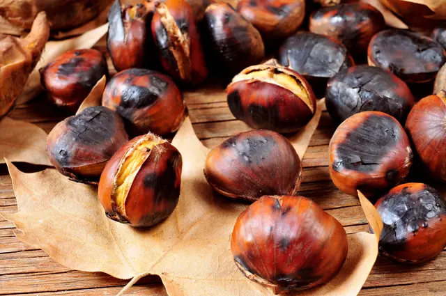 Geröstete Maroni sind ein leckerer und gesunder Snack | Foto: nito/stock.adobe.com