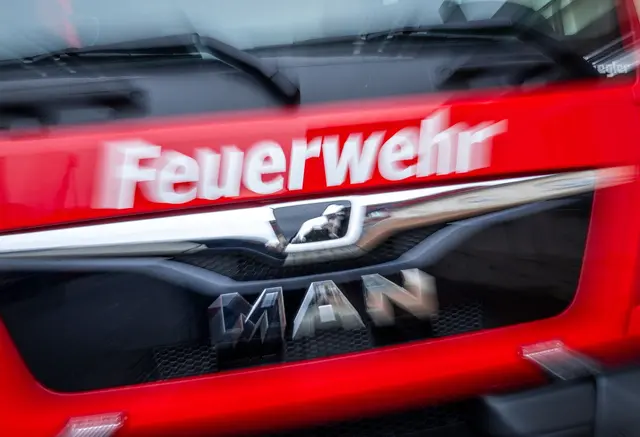 Die Feuerwehr konnte den Brand löschen. (Symbolbild) | Foto: Jens Büttner/dpa