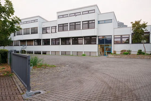 «Wir stehen an der Seite der Schule», versichert Bildungsministerin Ute Eiling-Hütig (CDU). (Archivbild) | Foto: Uwe Anspach/dpa