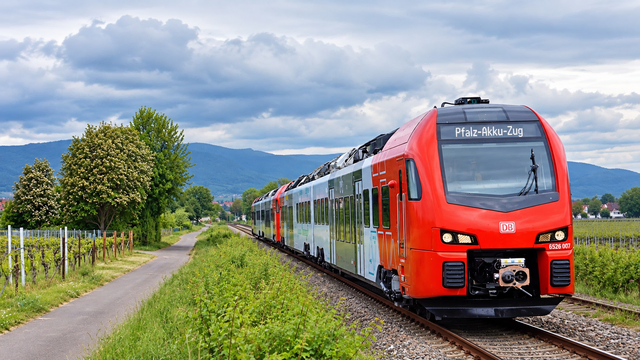 Neuer Akku-Zug für die RB 68 zwischen Pirmasens, Zweibrücken und Saarbrücken bei einer Testfahrt in der Pfalz.