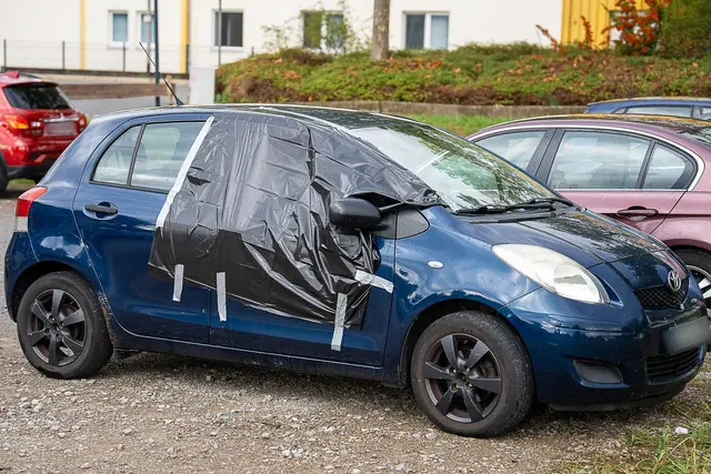 In Mössingen ist eine Leiche in einem angestellten Auto entdeckt worden.  | Foto: Enrique Kaczor/dpa