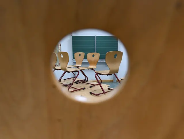 Neue Prüfungsformate, neue Lernformate - es wird vielen an rheinland-pfälzischen Schulen ausprobiert. (Symbolbild) | Foto: Arne Dedert/dpa