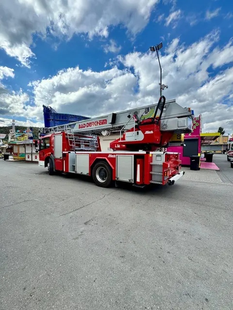 Einsatzkräfte trainieren auf dem Wurstmarkt die Rettung und Sicherung an Fahrgeschäften. | Foto: Stadt Bad Dürkheim