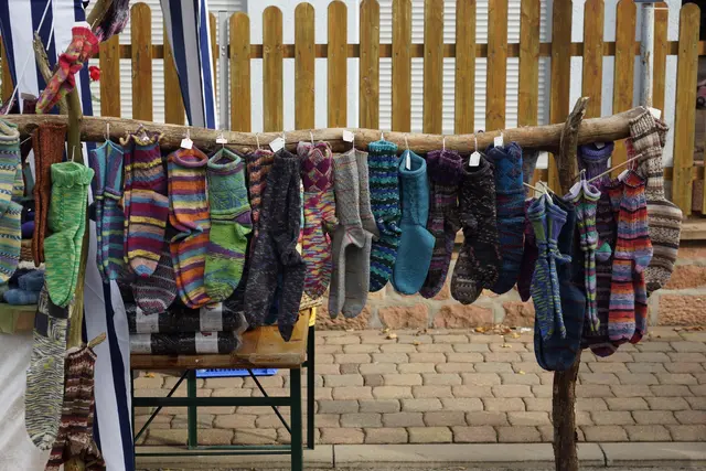 Der Bauernmarkt in Schneckenhausen ist mehr als nur ein Markt – er ist eine Feier der regionalen Identität, der Handwerkskunst und des Geschmacks | Foto: Tourist- Information Otterbach-Otterberg/gratis