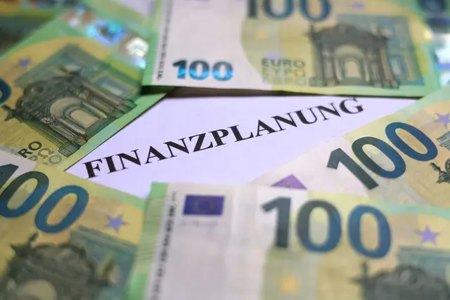 Mit wie viel Geld unterstützt das Land die angeschlagenen Kommunen? Darum geht es bei Verhandlungen am Freitag. (Symbolbild) | Foto: Karl-Josef Hildenbrand/dpa