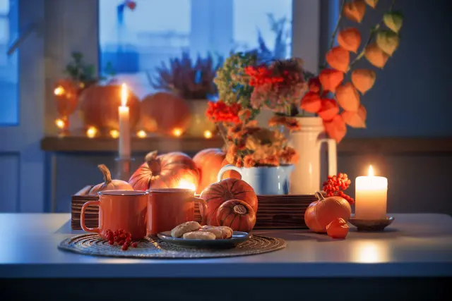 Mit dem 10-Minuten-Trick bleibt das Zuhause auch an grauen Herbsttagen schnell ordentlich, sauber und gemütlich. | Foto: Maya Kruchancova/stock.adobe.com