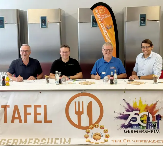 Bei der Vertragsunterzeichnung am 17. September gaben die Beteiligten grünes Licht für eine Photovoltaikanlage auf dem Dach der Tafel Germersheim. | Foto: Foto: SNelles | Stadt Germersheim | FREI