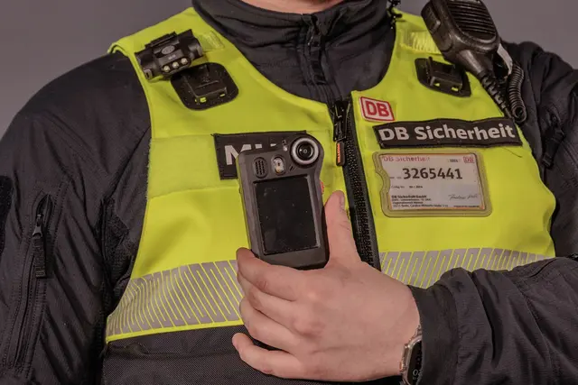 Im ersten Halbjahr 2026 wurden bei DB Regio 989 körperliche Übergriffe gezählt, darunter 22 schwere Körperverletzungen. (Archivbild) | Foto: Carsten Koall/dpa