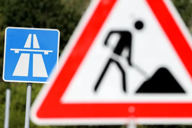 Wegen einer Fahrbahndeckenerneuerung kann die A8 zwischen den Anschlussstellen Pforzheim-Süd und Heimsheim am Wochenende in Richtung Stuttgart nicht befahren werden. (Symbolbild) | Foto: Jan Woitas/dpa-Zentralbild/dpa