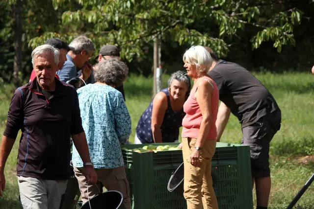 Eine Streuobstwiese bietet vielen Tieren und Pflanzen Lebensraum. | Foto: NVS
