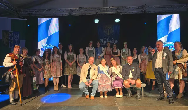 Gruppenfoto zur Krönung der Andechser Bierfesthoheiten 2025 | Foto: Gemeindeverwaltung Haßloch