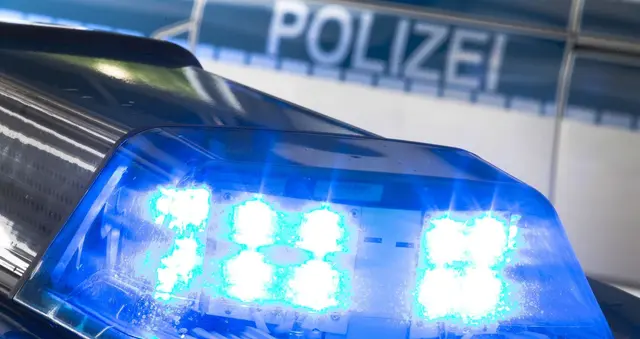 Die Polizei hat den Bereich um den Recyclinghof abgesperrt. (Symbolbild) | Foto: Friso Gentsch/dpa