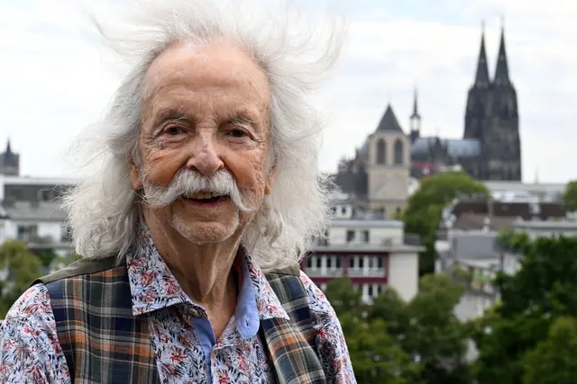 Jean Pütz, Wissenschaftsjournalist und Fernsehmoderator, spricht in seiner Wohnung. Am 21. September feiert Pütz seinen 90. Geburtstag. | Foto: Federico Gambarini/dpa/dpa-mag