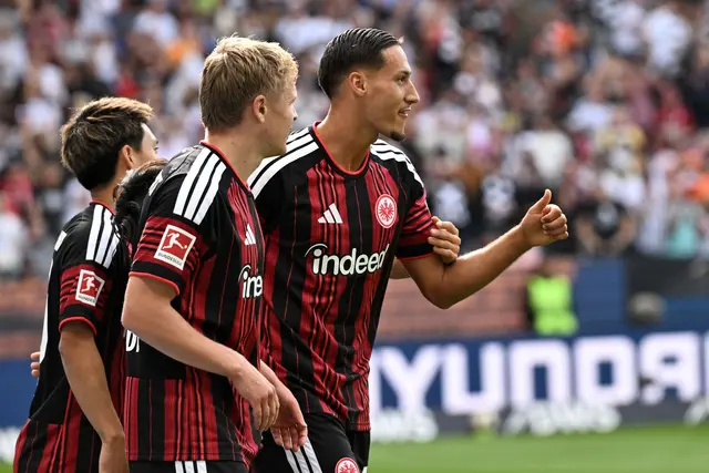 Brachte die Eintracht in Führung: Younes Ebnoutalib (rechts) | Foto: Florian Wiegand/dpa