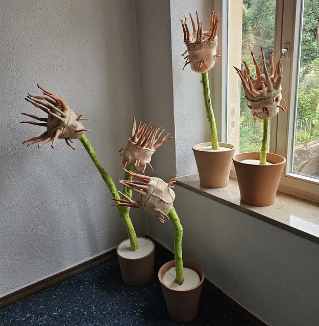 Aus Alltäglichem wird Kunst: Susanne Wadle zeigt im Herrenhof Mußbach Arbeiten, die Vertrautes bewusst verfremden. | Foto: Eva Bender