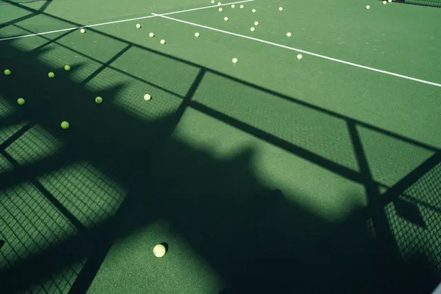 Bälle bereit, Spiel beginnt: Padel ist leicht zu erlernen – und genau das treibt immer neue Spieler auf deutsche Courts. | Foto: Van Dongen Online/Pexels