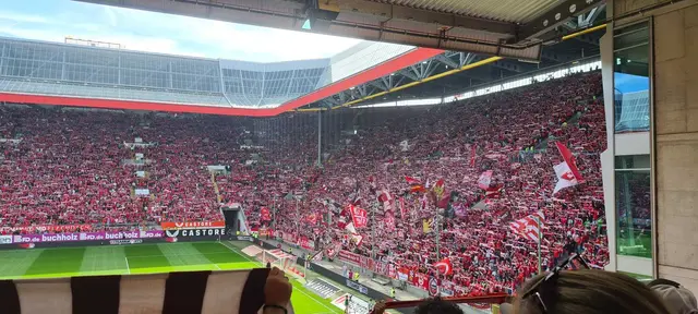 44.053 Fußballfans haben am Samstagnachmittag den 1:0-Heimsieg des 1. FC Kaiserslautern gegen Eintracht Braunschweig auf dem Betze verfolgt. | Foto: Ralf Vester