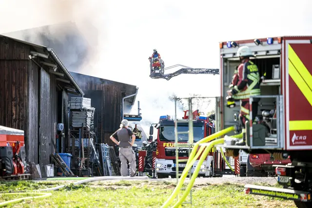 Nach ersten Erkenntnissen verendeten bei dem Feuer etwa 600 Gänse und Hühner. | Foto: Nicklas Walther/onw-images/dpa