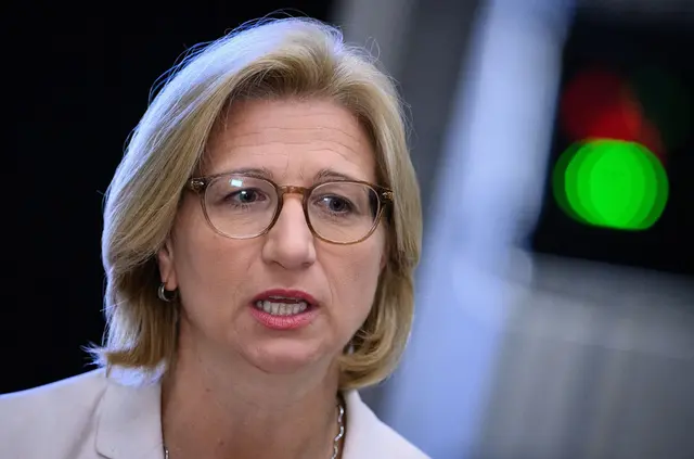 «Manuela Schwesigs Aufholjagd ist genauso wie das hohe AfD-Ergebnis ein Signal, das Berlin jetzt verstehen muss», sagt Rehlinger. (Archivbild)  | Foto: Bernd von Jutrczenka/dpa