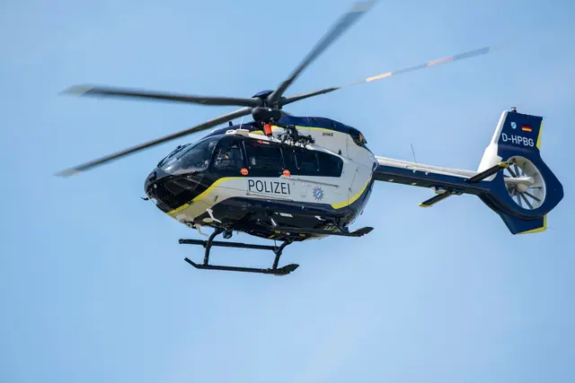 Per Hubschrauber wurde der tote 22-Jährige geborgen. (Symbolbild) | Foto: Stefan Puchner/dpa