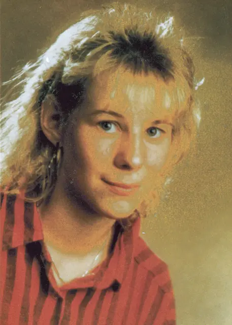 Im Cold Case um den Raubmord an Lidl-Filialleiterin Sonja K. in St. Tönis sucht die Polizei neue Hinweise. Besonders zwei Jugendliche, die 1995 vor der Filiale gesehen worden sein sollen, stehen im Fokus. | Foto: Kreispolizeibehörde Viersen