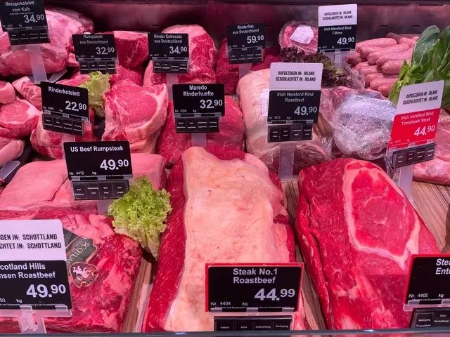 Viele Wurst- und Fleischspezialitäten entstehen direkt in der hauseigenen Metzgerei – nach bewährten Rezepturen und mit viel handwerklichem Können. | Foto: Edeka Stiegler