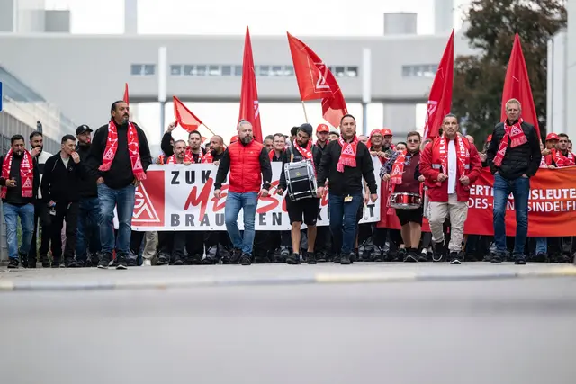 Protest bei Mercedes-Benz in Sindelfingen. | Foto: Marijan Murat/dpa